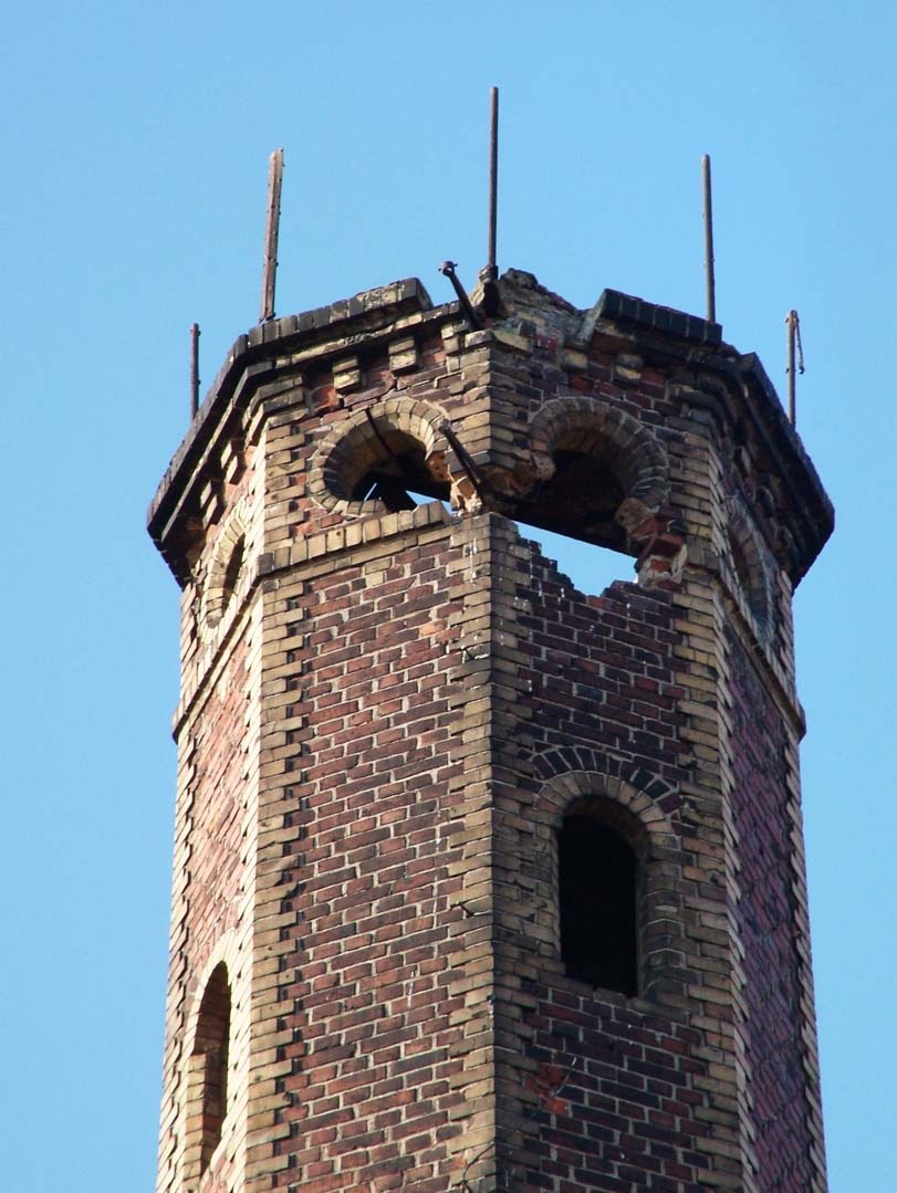 Aussichtsturm Böhrigen - beschädigter Turmkopf